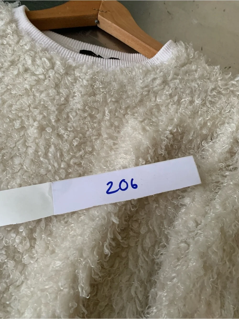 Forever 21 Off White Cream Fuzzy Crewneck Sweater Women’s Size Small